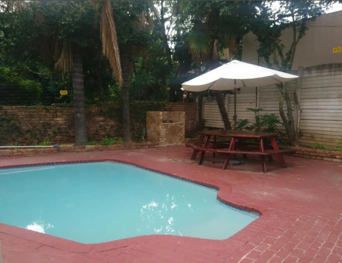 Pta East Guest House Pretoria Exterior foto